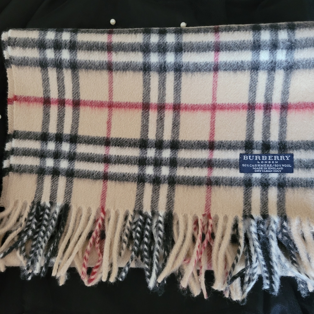 Burberry London Nova Check Scarf - 50% Cashmere/Wool - Made in England - Picture 4 of 4